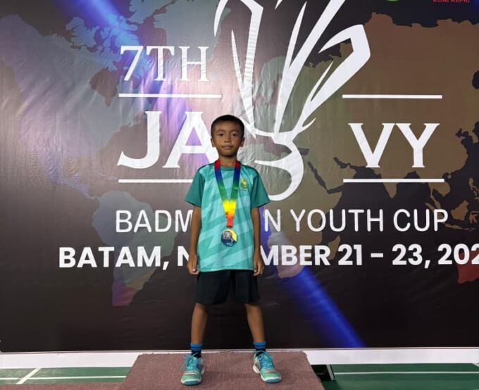 Alhamdulillah Selamat kepada, ananda kita Gusti Ramadhani Mulyono dari SDS Al AZHAR 3 BATAM Juara 1 pada lomba"BADMINTON YOUTH CUP” Kategori usia pelajar 7-8 thn khusus pelajar sekota Batam